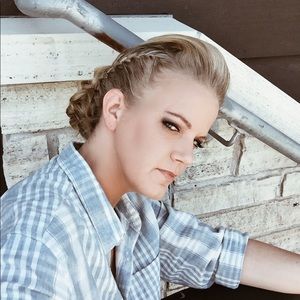 Meet your Posher, Andrea